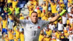 Ospina y sus contrastes: Estrella en Colombia; suplente en Arsenal