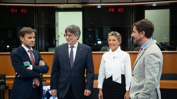 La vicepresidenta segunda del Gobierno y ministra de Trabajo en funciones, Yolanda Díaz (2d), el líder de Junts y eurodiputado, Carles Puigdemont (2i), el dirigente de En Comú Podem, Jaume Asens (1i) y el eurodiputado Antoni Comín (1d) durante un encuentro en el Parlamento europeo, a 4 de septiembre de 2023, en Bruselas (Bélgica). La vicepresidenta segunda del Gobierno y líder de Sumar se ha reunido con el expresident de la Generalit, Carles Puigdemont, quien se encuentra huido de la justicia, han finalizado su encuentro este lunes en el Parlamento Europeo en Bruselas "optimistas" y han asegurado que habrá más reuniones.
04 SEPTIEMBRE 2023;SUMAR;JUNTS;INVESTIDURA;REUNIÓN;CATALUNYA;CATALUÑA
SUMAR
04/09/2023