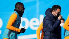 Ousmane Demb&eacute;l&eacute;, junto a Xavi. 
 