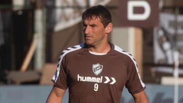 Sobre la hora, Bergessio ratificó su capacidad goleadora y festejó Platense