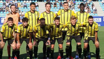 Formaciion inicial del Real Oviedo durante el partido amistoso entre la SD Ponferradina y el Real Oviedo disputado en el Estadio de El Toralin en Ponferrada.Foto Luis de la Mata