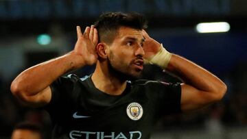 Sergio Agüero fetsejando el gol que lo convierte en el máximo goleador del City.