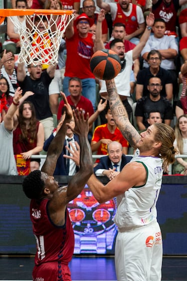 El Unicaja tira de galones ante el UCAM y fuerza el desempate