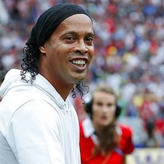 Retiran el pasaporte a Ronaldinho y a su hermano por no pagar una multa de 2M