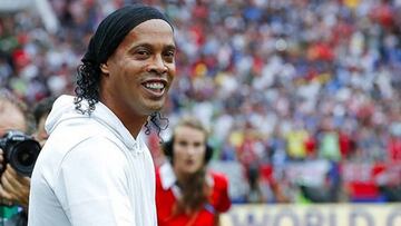 Retiran el pasaporte a Ronaldinho y a su hermano por no pagar una multa de 2M