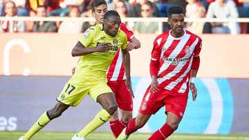 Jon&aacute;s Ramalho, junto a Karl Toko Ekambi, delantero centro del Villarreal. 