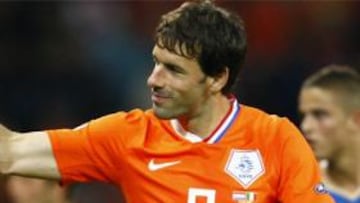 Ruud Van Nistelrooy celebra el tanto anotado a Italia