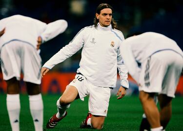 Llegó junto a Owen, pero este central con buena fama en Inglaterra por su papel en el Leeds y, sobre todo, en el Newcastle. Con fama de sacar el balón jugado y capaz de ser un gran marcador, como demostró con las ‘urracas’ en Europa. Costó 22 millones, pero nunca llegó a entrar en el equipo por sus continuas lesiones. En su primera temporada no pudo disputar ningún partido y en la segunda, 14, con un gol marcado.