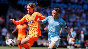 El defensa del Valencia Yarek Gasiorowski y el delantero del Celta de Vigo Iago Aspas.