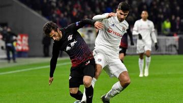 RB Leipzig's Uruguayan defender Marcelo Saracchi (L) vies with Lyon's French forward Martin Terrier (R) during the UEFA Champions League group G football match between Olympique Lyonnais (OL) and RB Leipzig, on December 10, 2019 at the Parc Olym