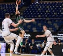 Unicaja sufre para ganar a un Obradoiro que se ahogó al final