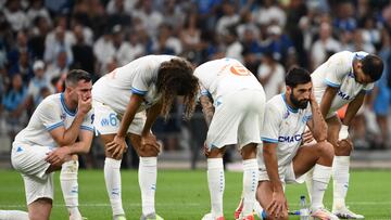 Jugadores del Olympique de Marsella durante la tanda de penaltis contra el Panathinaikos en la ronda de clasificación para la Champions League.