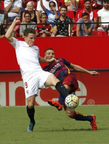 Jordi Alba con Kevin Gameiro.