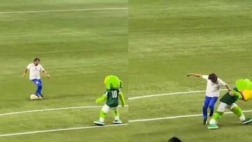 Mascota en Brasil humilla al auxiliar técnico del equipo y se hace viral