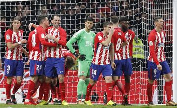 Los jugadores celebran el 2-1 de Griezmann. 