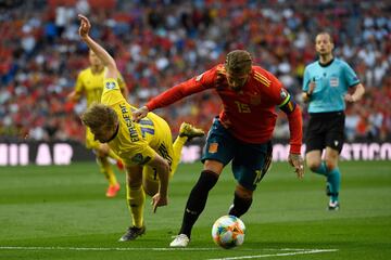 Emil Forsberg y Sergio Ramos.