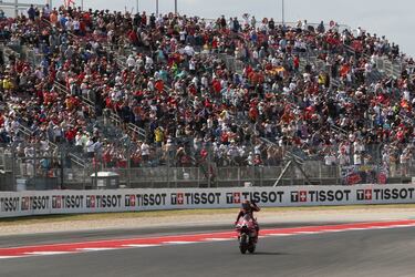 El piloto de Aprilia Racing Team, Marco Bezzecchi, ganador de la carrera.