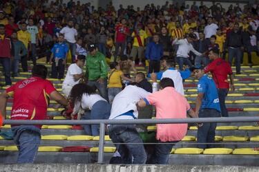 La violencia sembró el miedo en las tribunas del Estadio Morelos