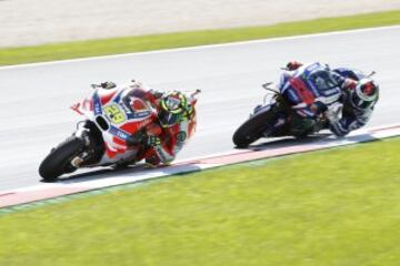 Andrea Iannone y Jorge Lorenzo.