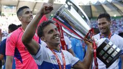 Futbol, Deportes Temuco vs Universidad Cat&oacute;lica.
 Trig&eacute;sima fecha, campeonato nacional 2018.
 El jugador de Universidad Catolica Diego Buonanotte celebra con la Copa al final del partido contra Deportes Temuco por primera division disputado en el estadio German Becker.
 Temuco, Chile.
 2/12/2018
 Ricardo Ulloa/Photosport
 
 Football, Deportes Temuco vs Universidad Cat&oacute;lica.
 30 th date, National Championship 2018.
 Universidad Catolica&#039;s player Diego Buonanotte celebrates with the trophy after the end  first division football against  Deportes Temuco at  the German Becker stadium in Temuco, Chile.
 2/12/2018
 Ricardo Ulloa/Photosport