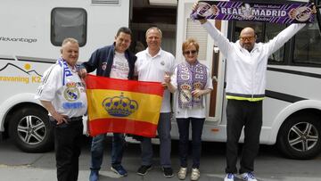 Mario, Eduardo, Carmen y Juli&aacute;n le ense&ntilde;aron a Tom&aacute;s Roncero la caravana con la que viajan a la final de la Champions.
 