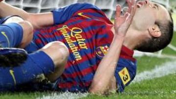 <b>DOLOR. </b>La lesión de Iniesta fue la nota más negativa de una jornada histórica en el Camp Nou.