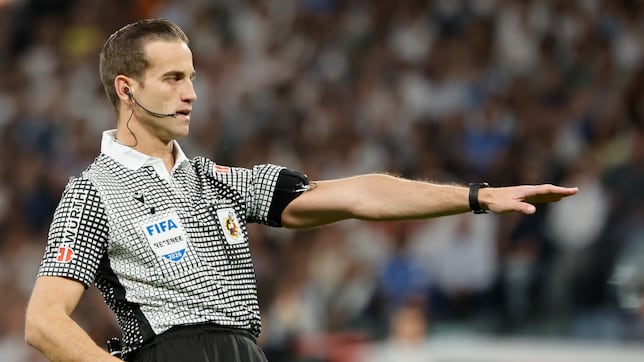 Árbitros, onces, camisetas, repeticiones... la estética retro toma LaLiga