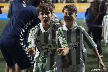 Salva Oñate (izquierda), futbolista del Betis Sub-13.