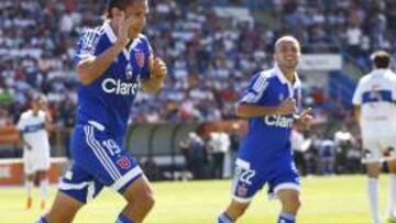 El jugador de Universidad de Chile Gustavo Canales, celebra su gol contra Universidad Catolica