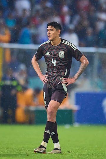 Edson Alvarez of Mexico during the Quarterfinals first leg match between Honduras and Mexican National Team (Mexico) as part of the Concacaf Nations League 2024-2025 at Francisco Morazan Stadium on November 15, 2024 in San Pedro Sula, Honduras.