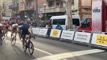 Vernon celebra su victoria al esprint en la Volta a Catalunya.