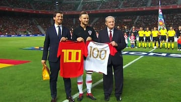 Rakitic, homenajeado por sus cien partidos con Croacia.