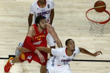 Pau Gasol (i) y Rudy Gobert.