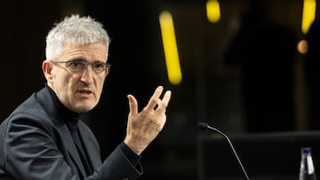 SAN SEBASTIÁN (ESPAÑA), 14/11/2024.- El director de Fútbol de la Real Sociedad, Roberto Olabe, ofrece una conferencia de prensa este jueves en San Sebastián en la que ha anunciado que abandonará la entidad txuri urdin al término de la actual temporada. EFE/Juan Herrero