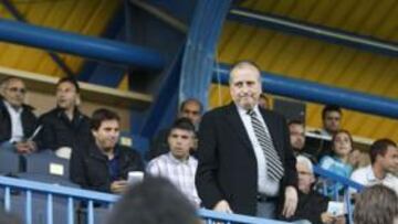 <b>APOYO. </b>Roig estuvo en el palco del Mini Estadi viendo al filial y recibió el apoyo de la afición.