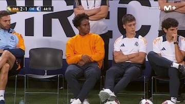 Endrick y Arda Güler, en el banquillo del Bank of America Stadium de Charlotte durante el Real Madrid - Chelsea.