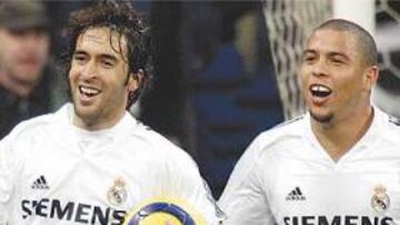 <B>LOS DOS.</B> López Caro recurre a la veteranía y experiencia de Raúl y Ronaldo.