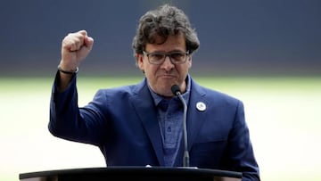 In what appears to be a strange situation, the Brewers owner has been accused of using the beach in Malibu in a way that simply isn’t appropriate or legal.