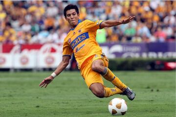 Molina fue importante para América y Santos, mientras en Monterrey también ha sido clave. Sin embargo, su carrera comenzó en Tigres, conjunto en el que permaneció hasta 2011. 