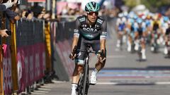 Rafal Majka llega a meta en la s&eacute;ptima etapa del Giro de Italia 2020.