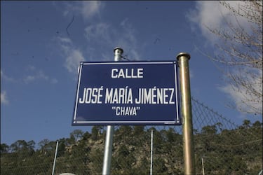 2006. Se inaugura en su pueblo natal de El Barraco (?vila) una calle y una escultura con el nombre de Jos Mara Jimnez "El Chava".