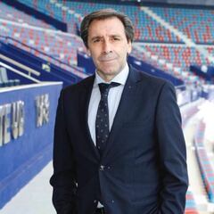 Miñambres: "La primera equipación que me puse de niño fue la del Levante"