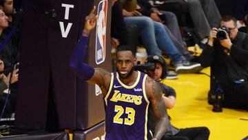 LOS ANGELES, CALIFORNIA - MARCH 06: LeBron James #23 of the Los Angeles Lakers celebrates after passing Michael Jordan and moving to #4 on the NBA&#039;s all-time scoring list during the second quarter against the Denver Nuggets at Staples Center on March 06, 2019 in Los Angeles, California.   Robert Laberge/Getty Images/AFP
 == FOR NEWSPAPERS, INTERNET, TELCOS &amp; TELEVISION USE ONLY ==