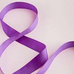 ¿Por qué se utiliza un lazo morado en el Día Internacional de la Mujer y qué significa?