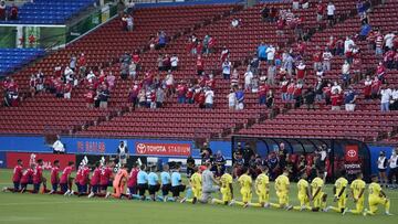El miércoles pasado, los jugadores del duelo entre FC Dallas y Nashville, se arrodillaron durante el himno nacional de Estados Unidos, algo que desencadenó una serie de críticas.