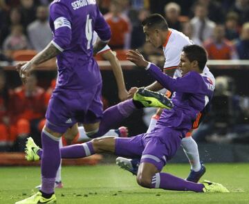 Varane during the Real Madrid - Valencia game on Wednesday night.