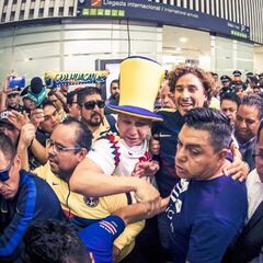 Llegó Guillermo Ochoa y conmocionó a todos en el AICM