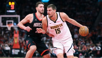 Alperen Sengün y Nikola Jokic -