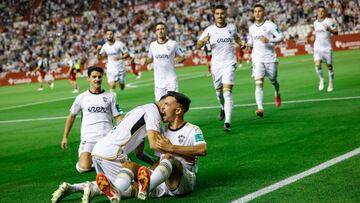 El Albacete en pleno, celebrando un gol.