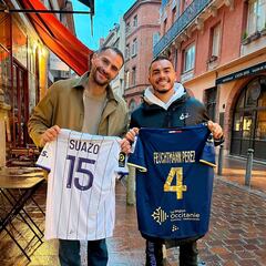 “La gente ya lo reconoce en la calle”: la leyenda chilena que se reunió con Suazo en Francia